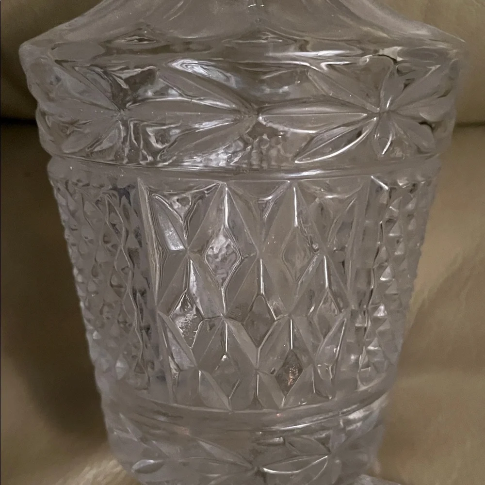Vintage Elegant Crystal Decanter - Picture 3 of 3